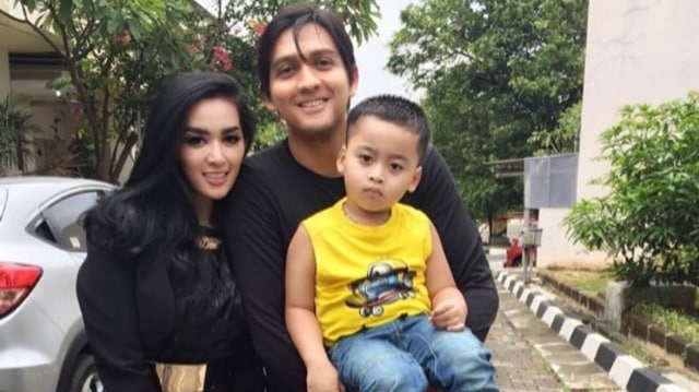 Lucky Hakim dan Tiara Dewi. (Foto: Instagram @tiaradewireal)