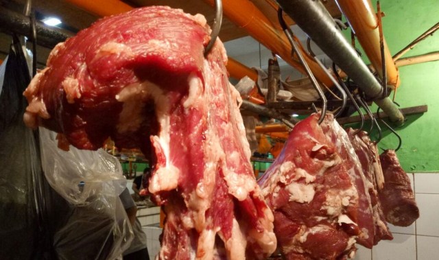 Daging kerbau impor asal India. (Foto: Novan Nurul Alam/kumparan)