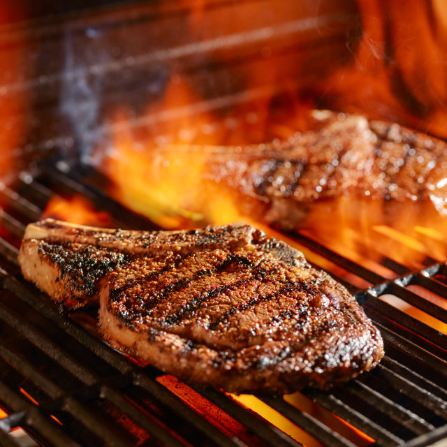 Tulang ikut diolah ketika memasak bistik ribeye. (Foto: Thinkstock)