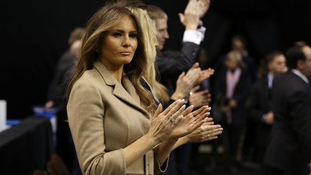 Melania akan mengenakan rancangan Ralph Lauren. (Foto: Getty/ Joe raedle)