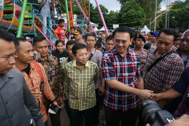 Ahok dan Novanto menghadiri pasar murah. (Foto: Aditia Noviansyah/kumparan)