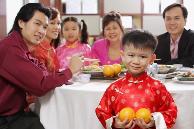 Pakailah baju baru saat Imlek. (Foto: Thinkstock)