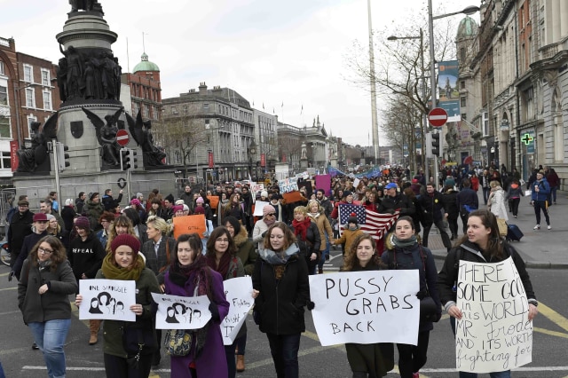 Women's March di Dublin. (Foto: Clodagh Kilcoyne/Reuters)