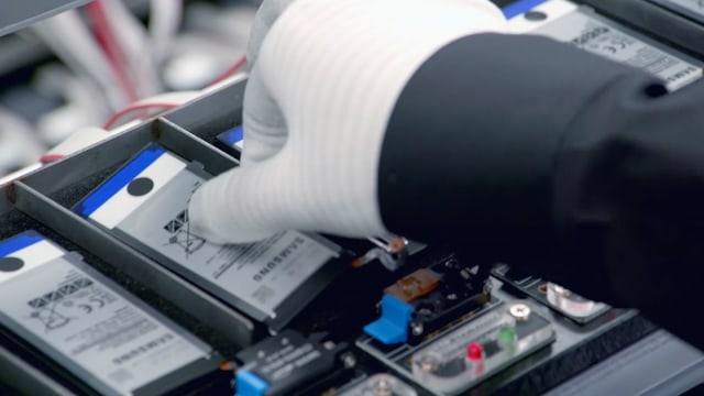 Pengujian isi daya baterai Samsung (Foto: www.samsung.com)