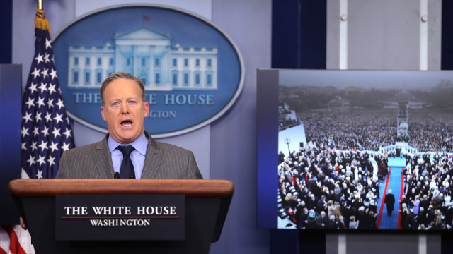 Konferensi pers pertama Juru Bicara Trump (Foto: Carlos Barria/Reuters)