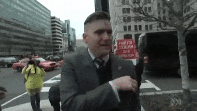 Pemukulan terhadap Richard Spencer. (Foto: Sarah Burris/Youtube)