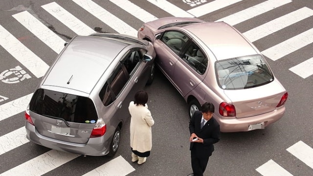 Tabrakan mobil (ilustrasi). (Foto: Wikimedia commons)