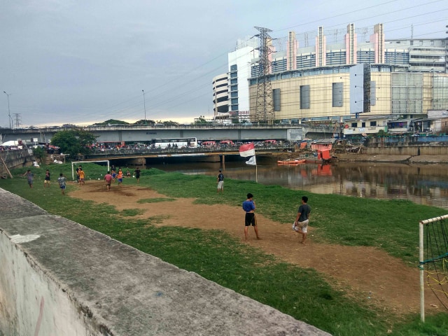 Dear Cagub DKI, Sungaiku Lapanganku