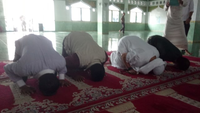 Nurul Fahmi sujud syukur (Foto: Ainul Qalbi/kumparan)