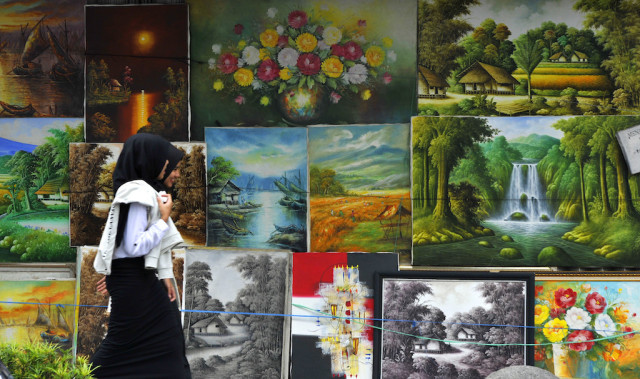 Lukisan Jelekong dijual di Bandung (Foto: Andika Wahyu/Antara Foto)