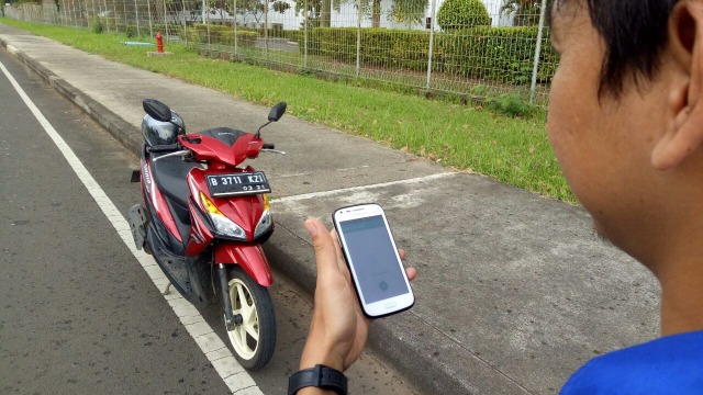 Mematikan mesin motor dengan perintah suara. (Foto: Muhammad Fikrie/kumparan)
