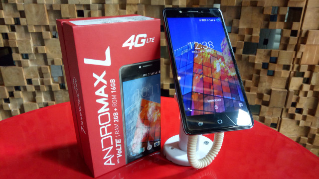 Smartfren Andromax L. (Foto: Muhammad Fikrie/kumparan)