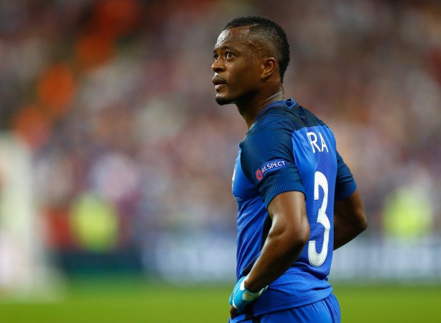 Patrice Evra belum akan pensiun. Foto: Clive Rose/Getty Images