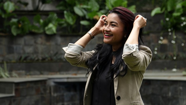 Senyum ceria Tina Talisa. (Foto: Fanny Kusumawardhani/kumparan)