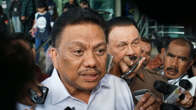 Olly Dondokambey berbicara kepada wartawan. (Foto: Aditia Noviansyah/kumparan)