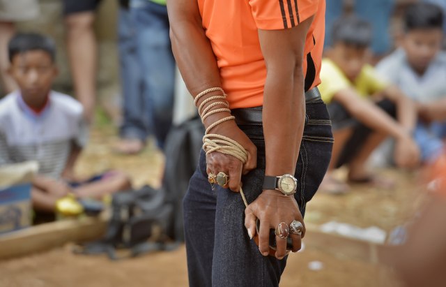 Ancang-ancang memutar gasing (Foto: Yudhi Mahatma/Antara Foto)