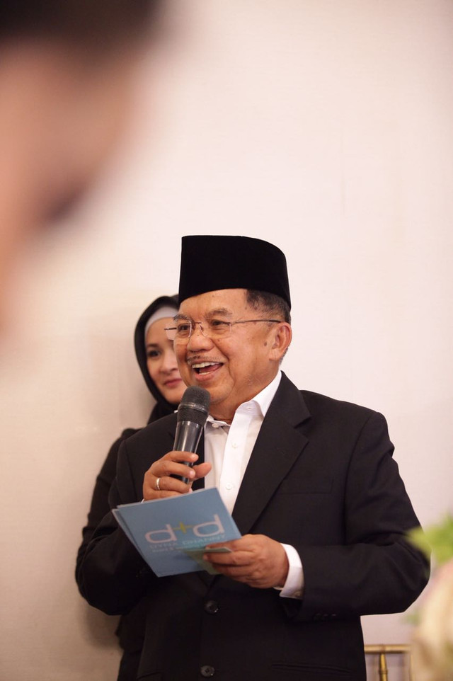 Jusuf Kalla hadir sebagai paman Afie Kalla (Foto: Dyna Dhanny Wedding Organizer)