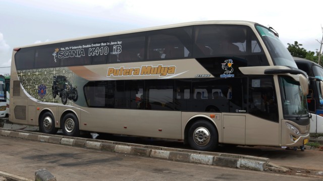 Bus malam tingkat Jakarta-Solo keluaran Scania (Foto: Fanny Kusumawardhani/kumparan)