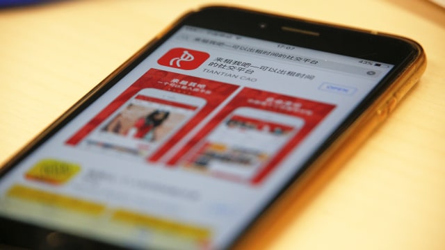 Aplikasi Rental Pacar di China 'Hire Me Plz' (Foto: Damir Sagolj/REUTERS)