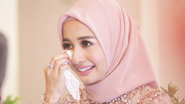 Laudya Cynthia Bella resmi dipinang. (Foto: Instagram/redhoyhophansa)