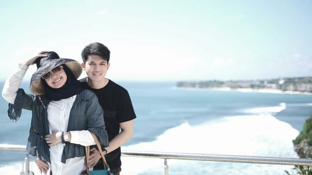 Zaskia Sungkar dan Irwansyah saat berlibur. (Foto: Instagram @Zaskiasungkar15)