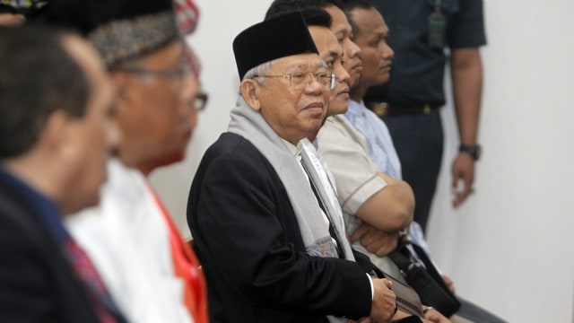 Ketua MUI Maa'ruf Amin menjadi saksi persidangan. (Foto: Isra Triansyah/pool)