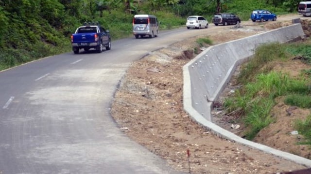 Proyek infrastruktur jalan Trans Papua (Foto: http://www.pu.go.id/)