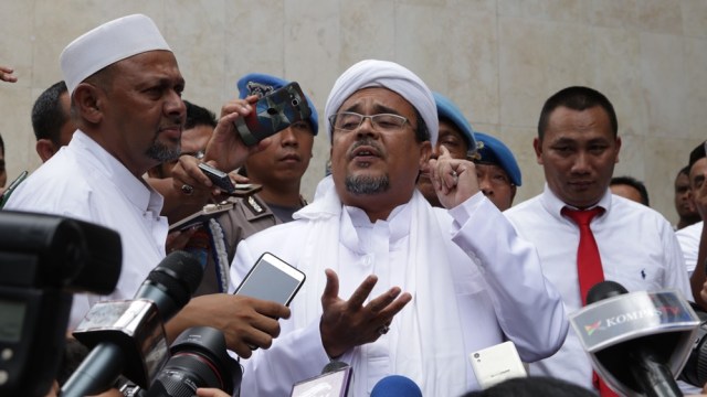 Habib Rizieq diperiksa terkait kasus makar (Foto: Fanny Kusumawardhani/kumparan)