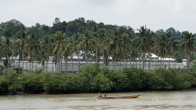 Lapas Nusakambangan dilihat dari Segara Anakan (Foto: Idhad Zakaria/Antara)