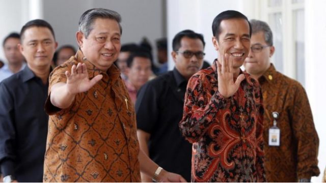 SBY mengajak Jokowi tur di Istana 19 Oktober 2014 Foto: REUTERS/Adi Weda/Pool