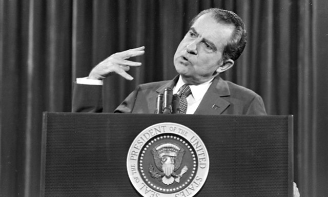 Presiden Nixon yang terlibat skandal Watergate. (Foto: Associated Press)