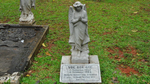 Prasasti Soe Hok Gie di Museum Prasasti. (Foto: Kevin Kurnianto/kumparan)