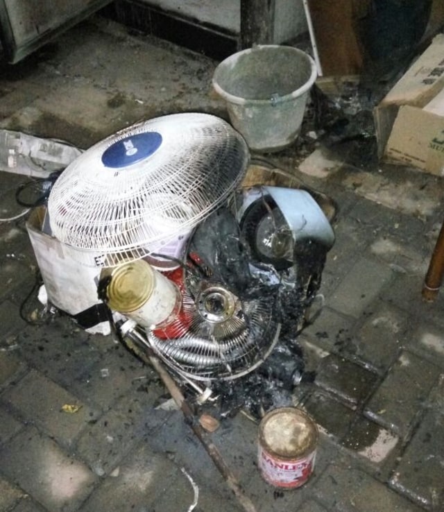 Posko FPI Pasar Rebo diserang bom molotov. (Foto: Istimewa)