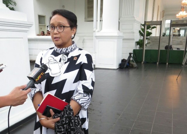 Menlu Retno berbatik unik. (Foto: Yudhistira Amran Saleh/kumparan)