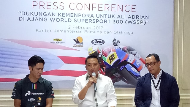 Ali Adrian (kiri) bersama Menpora. (Foto: Alan Kusuma/kumparan)