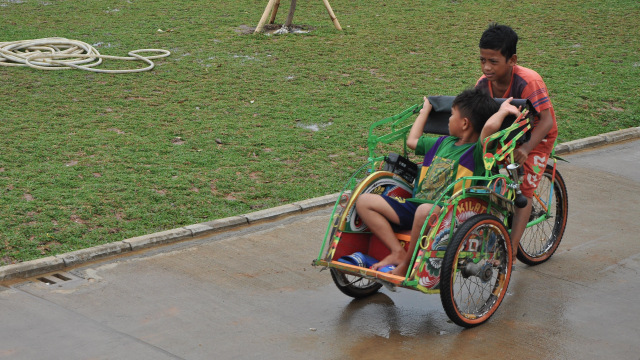Becak mini di area RTH Kalijodo. (Foto: Kevin Kurnianto/kumparan)