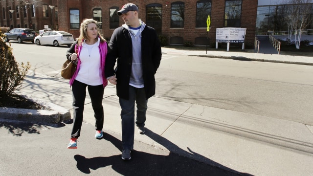 Korban selamat dari Bom Boston (Foto: Charles Krup/AP Photo)