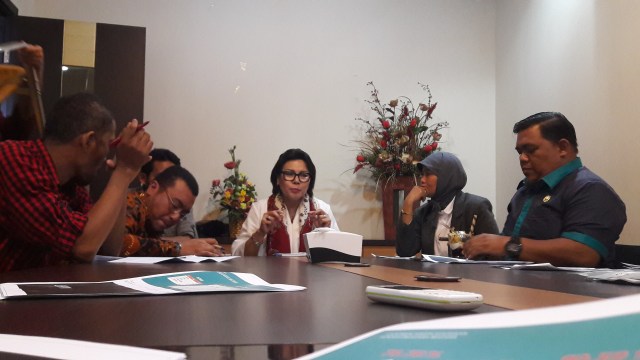 Basaria bersama akademisi dan organ non pemerintah (Foto: Ancha Hardiansya)