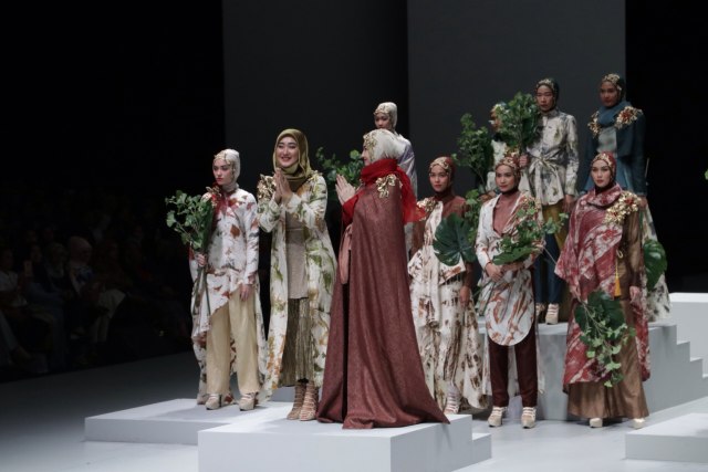 Dian Pelangi IFW 2017. (Foto: Fanny Kusumardhani/kumparan)