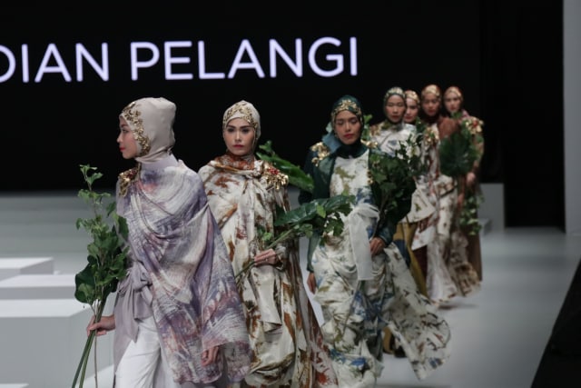 Dian Pelangi IFW 2017. (Foto: Fanny Kusumardhani/kumparan)