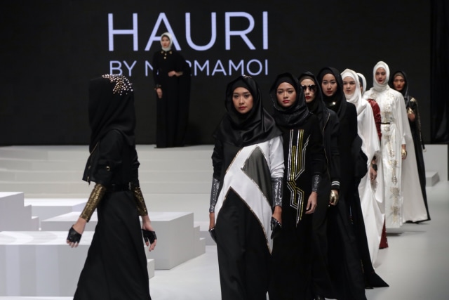 Rancangan busana Norma Hauri di IFW 2017 (Foto: Fanny Kusumawardhani/kumparan)