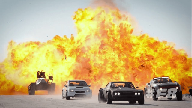 Adegan ledakan dalam pengejaran mobil. (Foto: Universal Pictures)