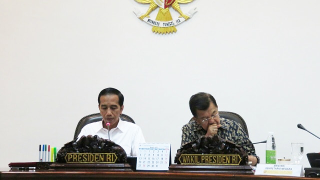 Jokowi dan Jusuf Kalla dalam rapat terbatas (Foto: Yudhistira Amran/kumparan)