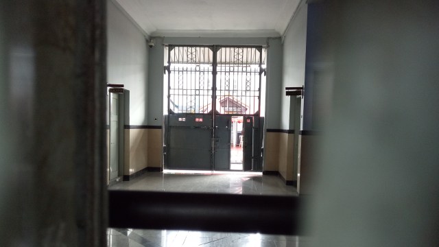 Salah satu pintu masuk lapas Sukamiskin. Foto: Kevin Kurnianto/kumparan