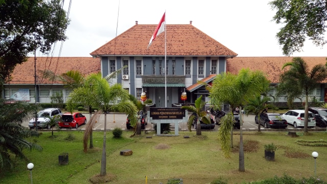 Suasana di depan lapas Sukamiskin Bandung. Foto: Kevin Kurnianto/kumparan