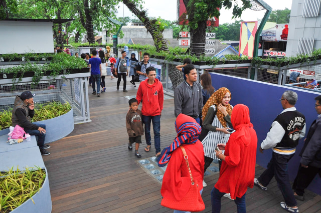 Wisatawan mengunjungi Bandung. (Foto: Kevin Kurnianto/kumparan)