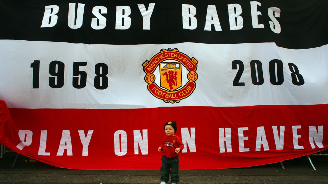 Busby Babes dalam kenangan. (Foto: Christopher Furlong/Getty Images)