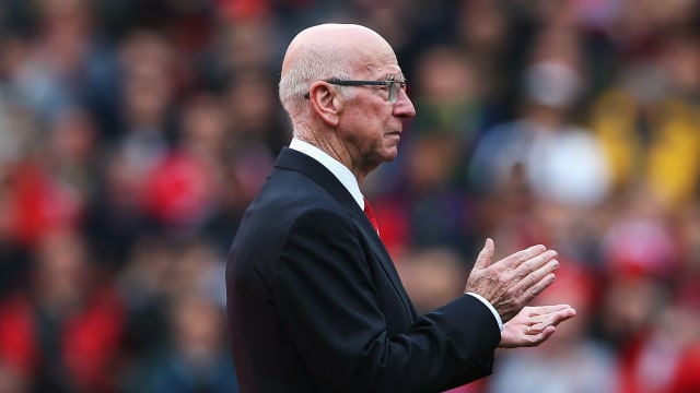 Sir Bobby Charlton di tahun 2016. (Foto: Alex Livesey/Getty Images)