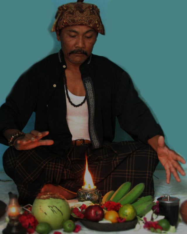 Santet Tembaga Keluar dari Kepala