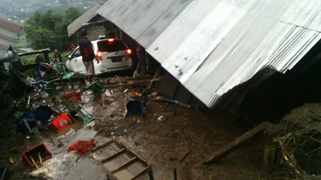Pemukiman yang terkena dampak tanah longsor. (Foto: Dok. BNPB)
